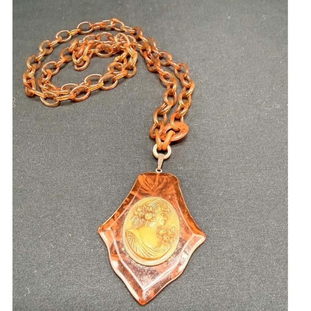 Vintage Tortoise Bakelite Cameo Pendant Necklace Art Deco Chunky Link Chain 24in